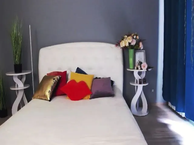 Live sex webcam photo for VictoriaJamy #255612912