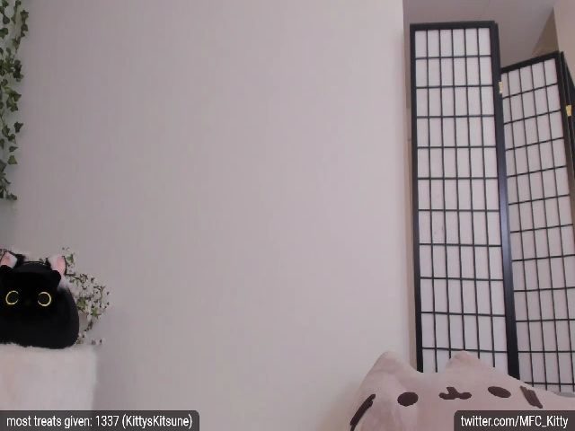 Live sex webcam photo for Kitty #260395944