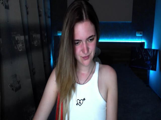 Live sex webcam photo for Ella_Hudson #263911800