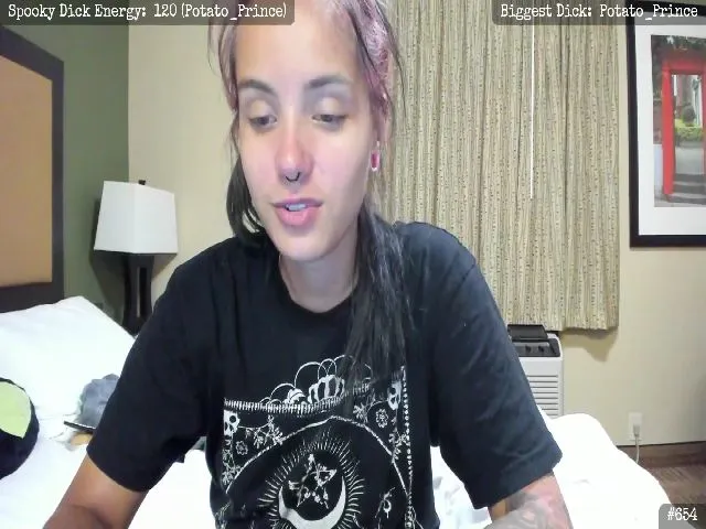 Live sex webcam photo for QuinnGray #252361362