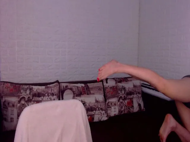 Live sex webcam photo for Holymollyx #252485484