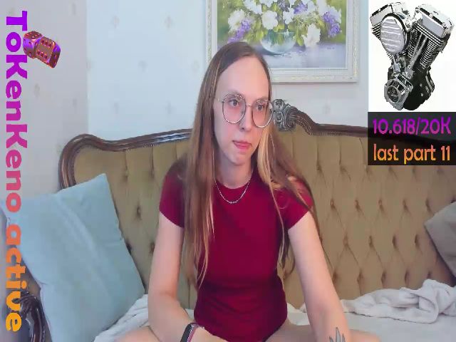 Live sex webcam photo for LisaMellow #258754389