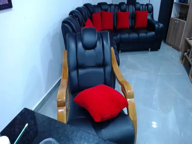 Live sex webcam photo for LaurenLovelly #255190737