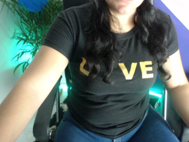 Live sex webcam photo for sophiie_fox #253899778