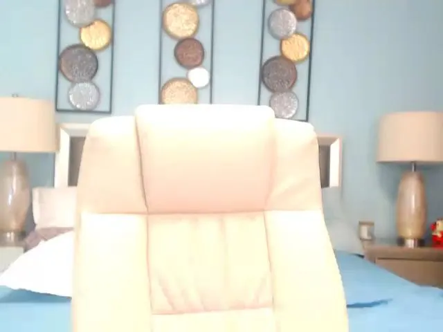 Live sex webcam photo for HeidiCutie #258554560