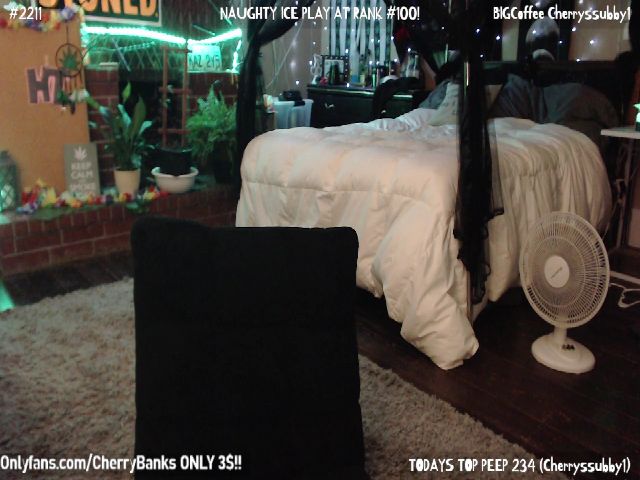 Live sex webcam photo for CherryBanks #262940273