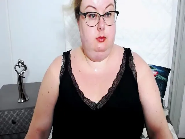 Live sex webcam photo for HornyBonnie #253769051