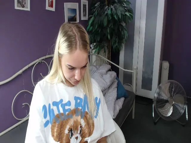 Live sex webcam photo for JoanQueen #264815620