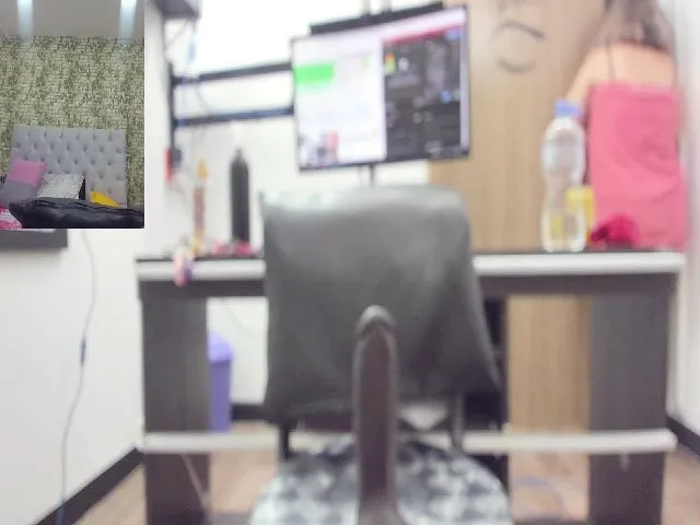 Live sex webcam photo for HilaryMoon #253336585