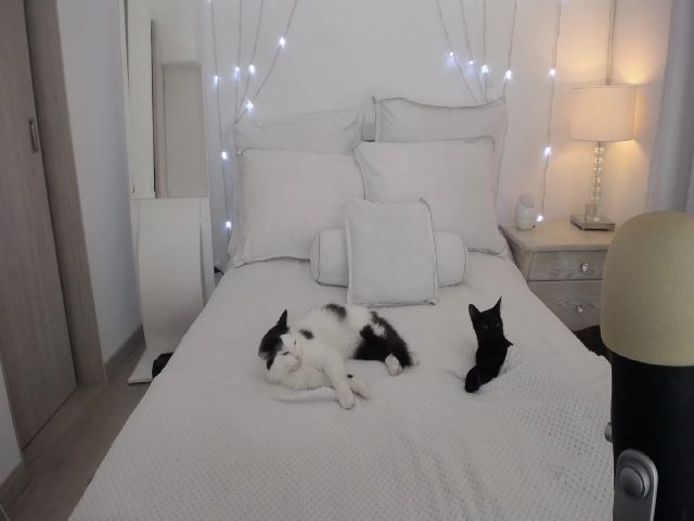 Live sex webcam photo for Marianviolet #260426962