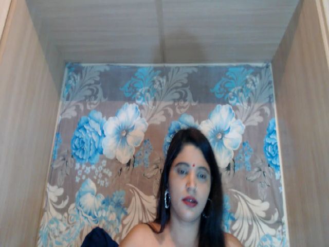 Live sex webcam photo for Indianrose1 #265477508