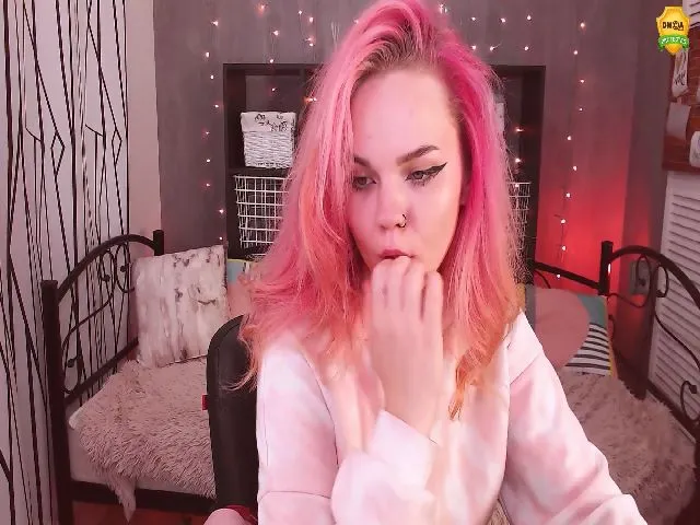Live sex webcam photo for KerryBlair #260611414