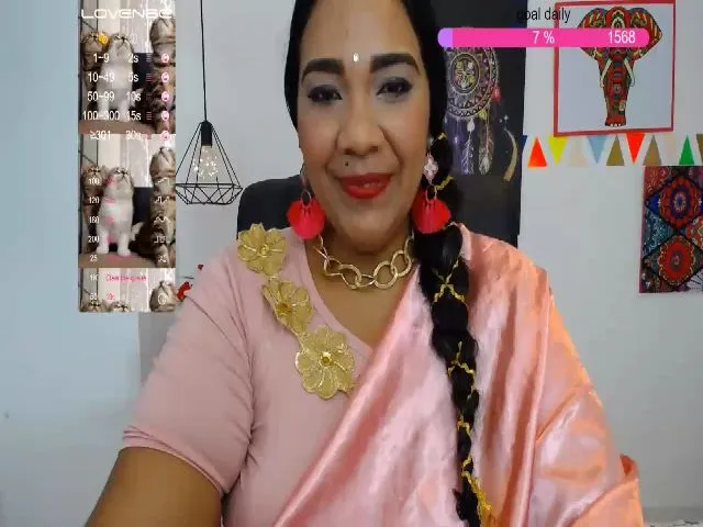 Live sex webcam photo for IndianMama #252549377
