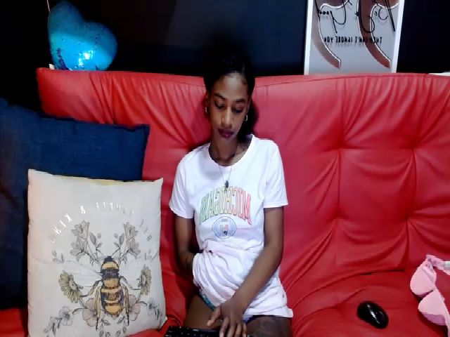 Live sex webcam photo for Ebonyindian69 #260348036