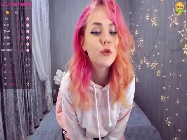 Live sex webcam photo for KerryBlair #261905099