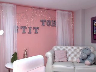 Live sex webcam photo for EllieMitchell #287929089