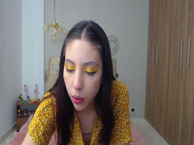 Live sex webcam photo for Emily_evans18 #265354678