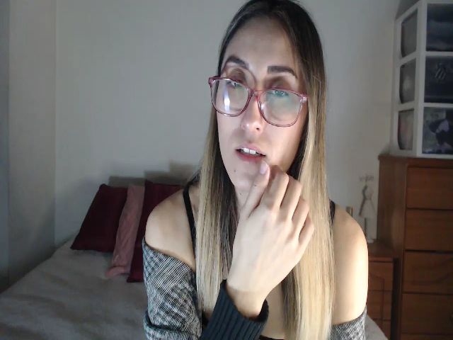 Live sex webcam photo for Ninimoon #259177847