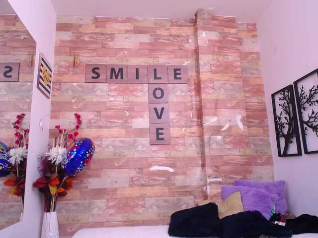 Live sex webcam photo for emily-brown #253508437