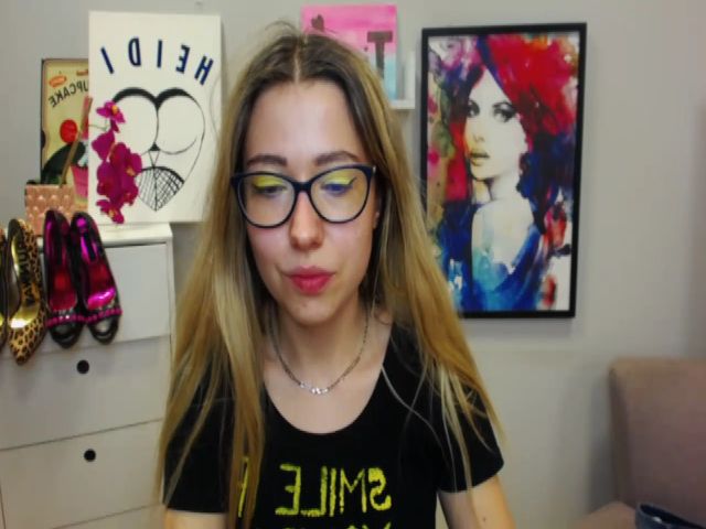 Live sex webcam photo for HeidiFLOWER #265508857