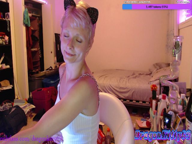 Live sex webcam photo for DragonKitty69 #254707580