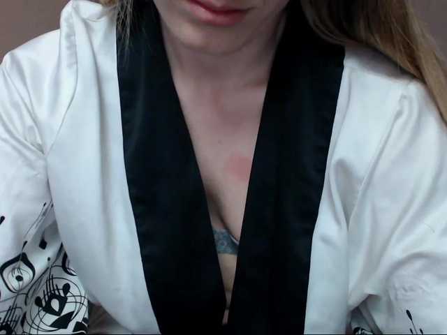 Live sex webcam photo for xLolaBloomx #240973545