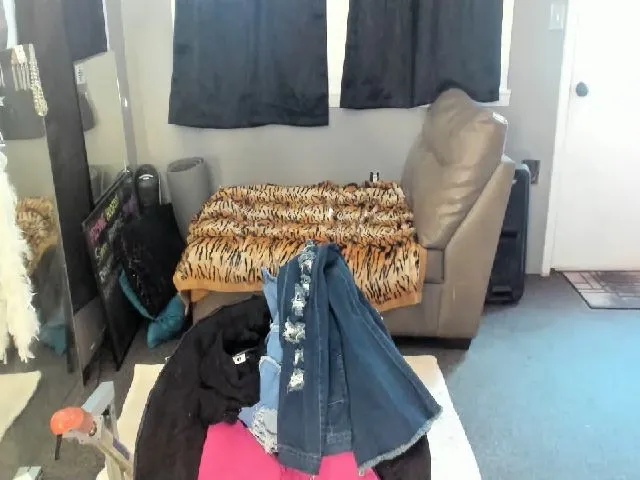 Live sex webcam photo for KinkyKortney #263067514