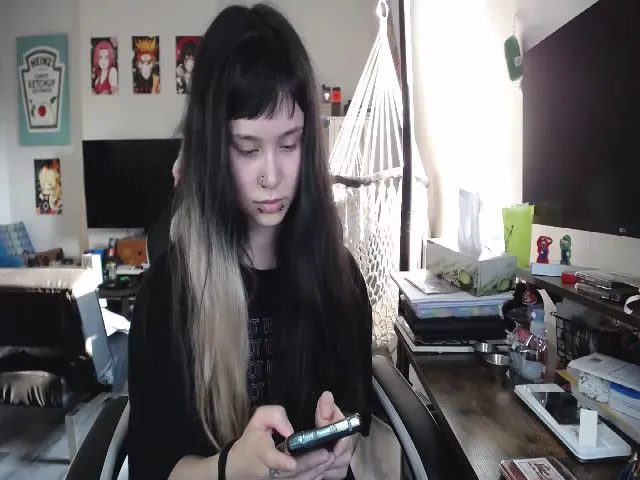 Live sex webcam photo for Littlelolib8 #258594671