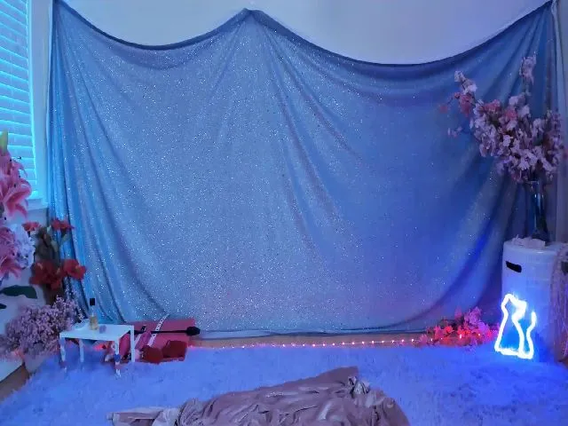 Live sex webcam photo for L1lkitty #260984296