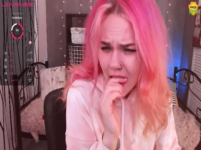 Live sex webcam photo for KerryBlair #260494282