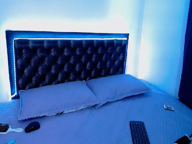 Live sex webcam photo for Tania_white1 #252839747