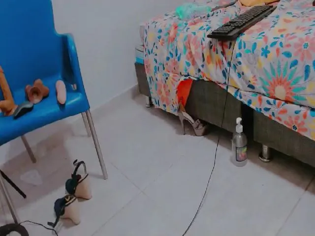 Live sex webcam photo for Emira2 #254823438