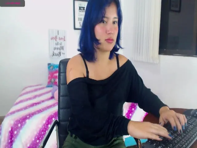 Live sex webcam photo for Emily_2016 #260536449