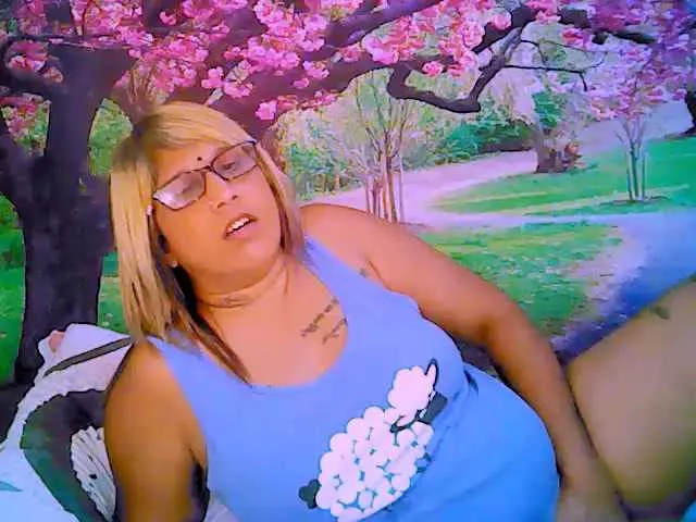 Live sex webcam photo for indianroxy #287933145