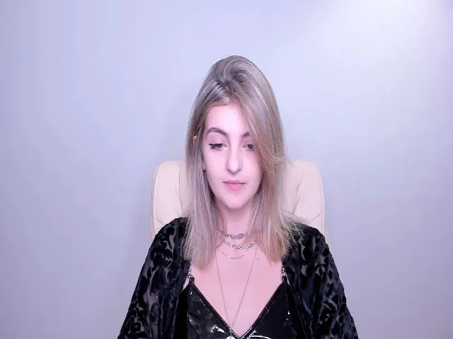 Live sex webcam photo for HelelGretta #252868879