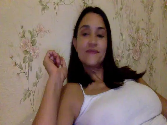 Live sex webcam photo for JolyBoss #258315959