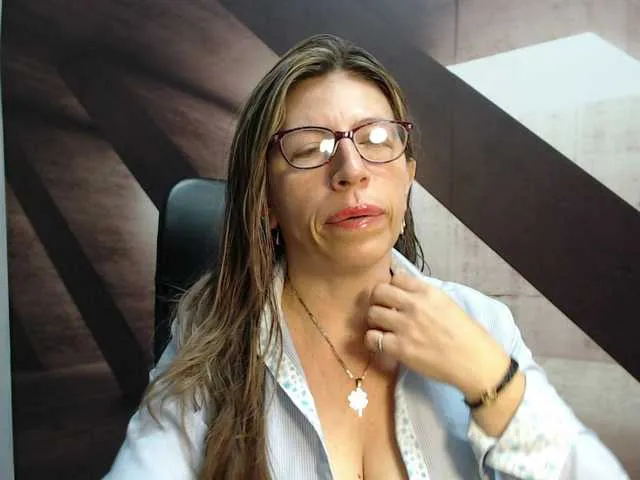 Live sex webcam photo for maturehot-1 #243688127
