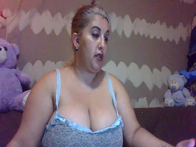 Live sex webcam photo for BigBreastsMia #254662643