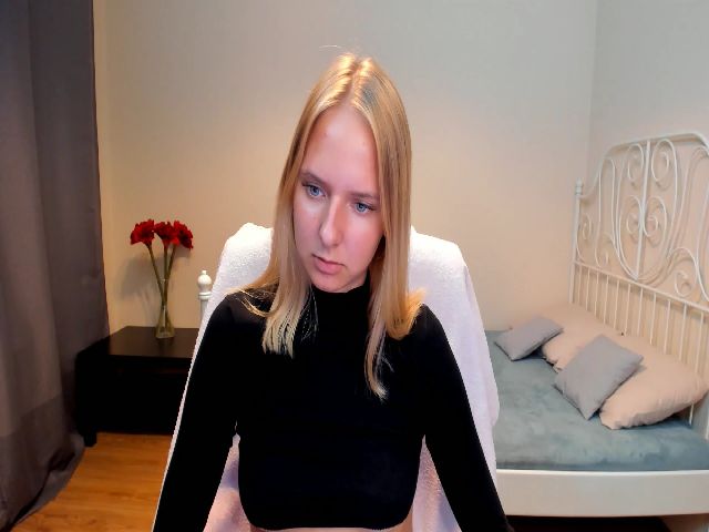 Live sex webcam photo for O1iv1a #257745969