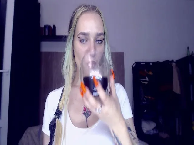 Live sex webcam photo for Miss_Linda_ #287885903