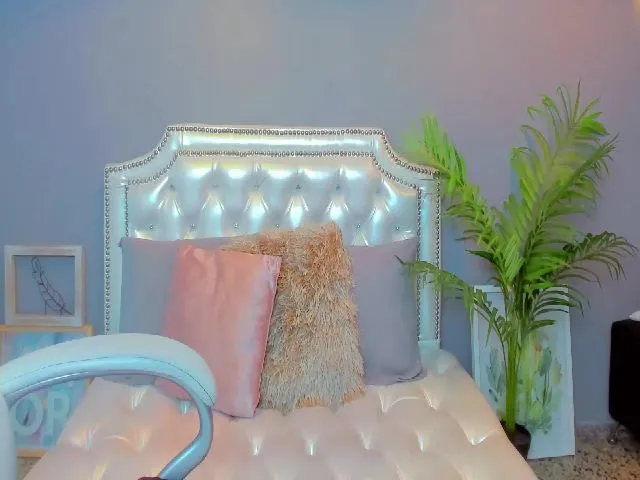 Live sex webcam photo for Emyconner #252380225