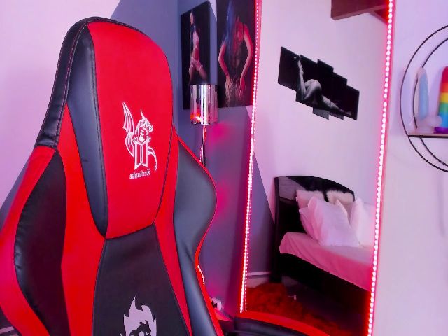 Live sex webcam photo for Candyred88 #264728415