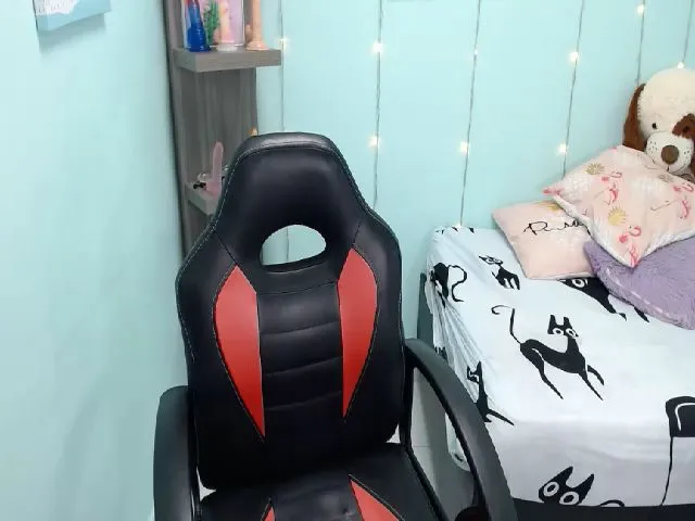 Live sex webcam photo for JENELOTIZZ #262377061