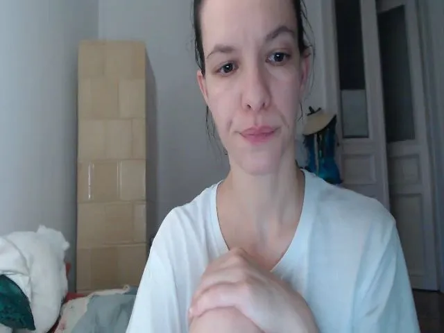 Live sex webcam photo for PetitePinkie #258916395