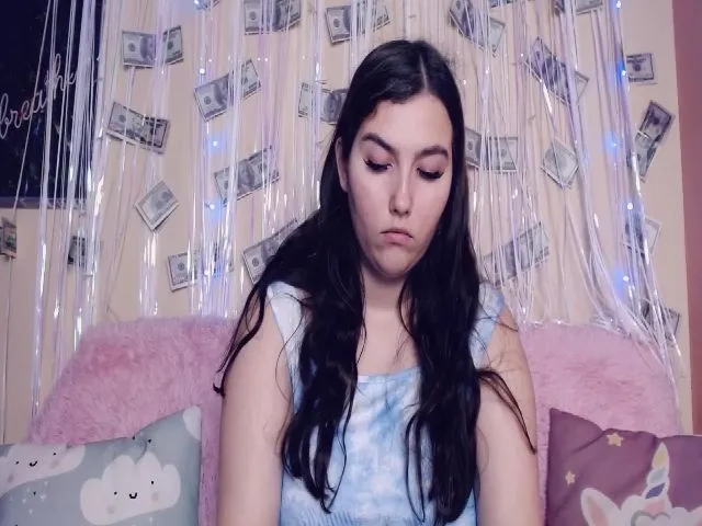 Live sex webcam photo for Innocent_Di #264778530