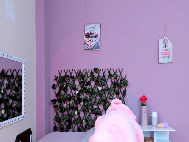 Live sex webcam photo for MarianaPaz #252624823