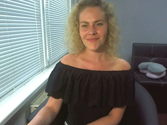 Live sex webcam photo for AnnnaLia #255675974