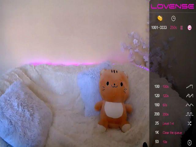 Live sex webcam photo for HarleyQuinnX_ #258118289