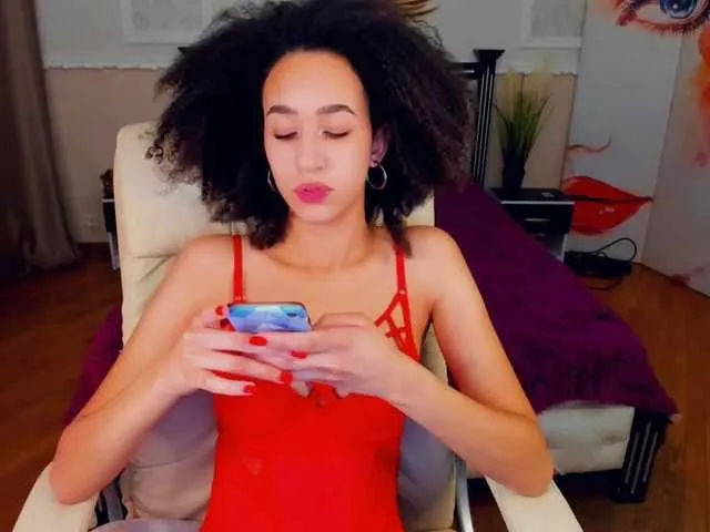 Live sex webcam photo for RaffaelaC #240998406