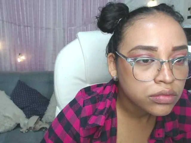 Live sex webcam photo for Angeluxxx #241284513